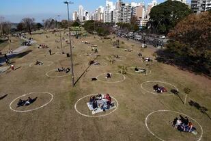 Al igual que en Rosario, en la Ciudad planean generar espacios en los parques y plazas para promover el distanciamiento social