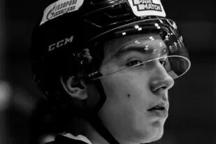 Timur Faizutdínov falleció a sus 19 años tras ser impactado por el disco del hockey sobre hielo. Crédito: KHL