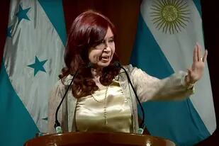 Cristina Kirchner en Honduras, donde arremetió contra el FMI