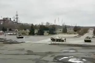 Tanques en la zona de la planta nuclear de Chernobyl