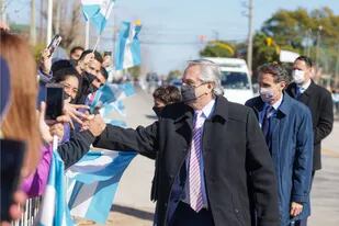 Alberto Fernández junto a Gabriel Katopodis en Quilmes, durante la campaña legislativa del año pasado