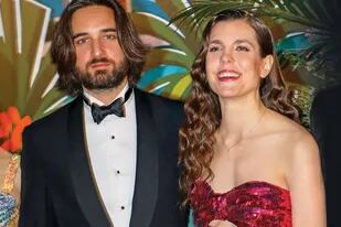 Tras los rumores de separación, Charlotte Casiraghi y Dimitri Rassam volvieron a mostrarse juntos en la 65a edición del traidicional Baile de la Rosa, el charity más glamoroso, que preside Carolina de Mónaco