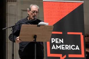 Paul Auster, uno de los escritores que participaron de la lectura pública en apoyo de Salman Rushdie