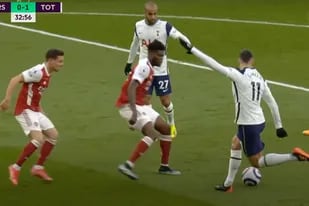 Gol de rabona y expulsión para Erik Lamela en la derrota ante Arsenal