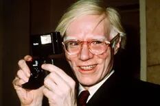 Los diarios de Andy Warhol, una máquina de pop con raros peinados nuevos