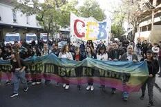 Docentes concluyen un día de paro con una marcha a la sede del gobierno porteño