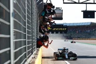Lewis Hamilton se quedó con el Gran Premio de Gran Pretaña