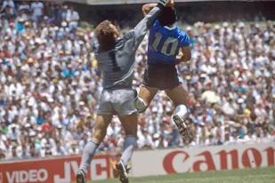 El gol con la mano que Maradona le hizo a los ingleses