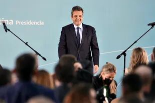 En medio de un clima insólitamente festivo, Sergio Massa asumió como ministro de Economía