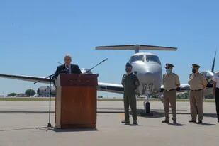 El ministro Jorge Taiana presentó el nuevo avión militar adquirido a Estados Unidos