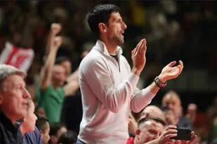 Novak Djokovic se puso de pie en varias oportunidades para aplaudir a Facundo Campazzo y al equipo de Estrella Roja, que ganó en Belgrado.