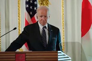 El presidente de Estados Unidos, Joe Biden, asiste a una conferencia de prensa con el primer ministro de Japón, Fumio Kishida, en la casa de huéspedes del Palacio de Akasaka, en Tokio, el lunes 23 de mayo de 2022.