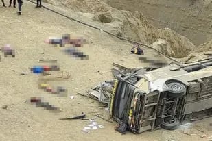 Un colectivo cayó al vacío en la cuesta de El Ñuro, Piura, Perú