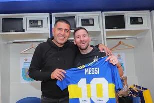 Roman Riquelme y un regalo especial para Lionel Messi