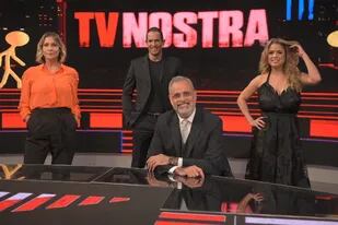 Jorge Rial junto a su equipo, en el debut de TV Nostra (América)