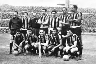 Peñarol, el primer campeón de la Copa Libertadores, en 1960. En semifinales venció a San Lorenzo y en la final a Olimpia.