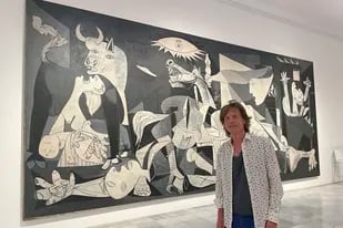 Mick Jagger junto al "Guernica", de Picasso, en el Museo Reina Sofía