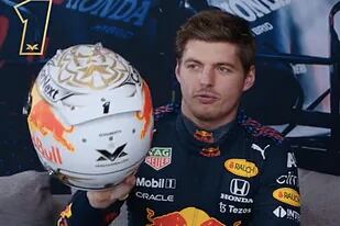Max Verstappen pidió el número 1 en el casco y una estrella junto al logotipo de sus iniciales: al neerlandés le gusta llevar los signos de campeón.