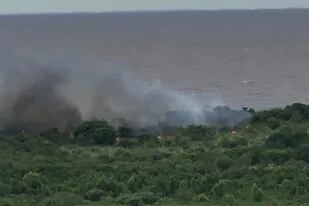 El humo producido por las llamas en la reserva ya puede verse desde el centro de la ciudad