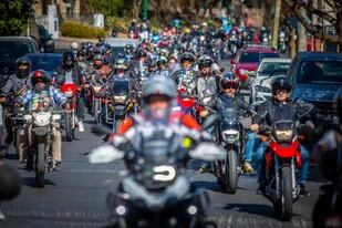 Cientos de motociclistas pidieron hoy "justicia y reciprocidad" tras la muerte del docente Alejandro Benítez en Bolivia