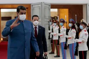 El presidente de Venezuela, Nicolás Maduro, llega al Palacio de la Revolución para asistir a la XXI Cumbre del ALBA en La Habana, Cuba, el viernes 27 de mayo de 2022. (Ernesto Mastrascusa/Pool Foto vía AP)