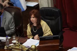 La vicepresidenta Cristina Kirchner, durante la sesión que se desarrolla este jueves en el Senado de la Nación