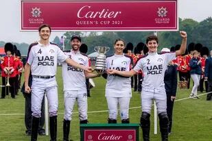 Tomás Beresford, Pablo "Polito" Pieres, Maitha Mohammed Rashid Al Maktoum y Marcos Panelo: UAE es el campeón de la Copa de la Reina en el club Guards, de Windsor.