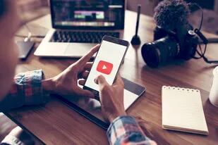 La asociación exige que la compañía analice las clasificaciones erróneas que afectan a los ingresos de los productores de contenidos de YouTube