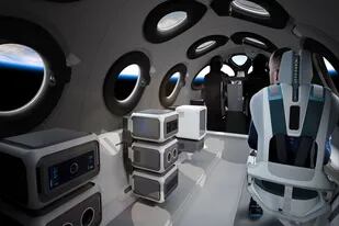 Virgin Galactic presentó el interior de su nave SpaceShipTwo, que ofrecerá vuelos espaciales