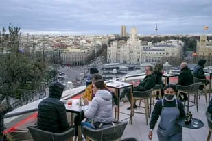 Un café con vista a Plaza de Cibeles en Madrid. (Samuel Aranda/The New York Times)
