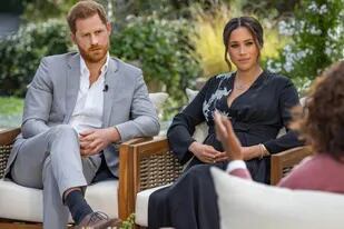 La entrevista entre Harry y Meghan y Oprah Winfrey se transmitirá en el Reino Unido este lunes por la noche, y si los duques de Sussex incumplen el acuerdo que hicieron con la corona cuando se fueron de Inglaterra y cuentan lo que no deberían, pueden ser castigados