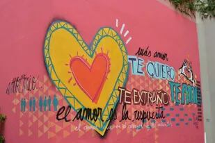 Un mural callejero dedicado al amor