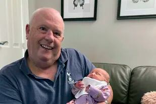Semanas atrás, había nacido la nieta de David Hayman dado que el parto de su hija se adelantó. Su esposa debió ser internada