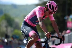 Egan Bernal durante el Giro de Italia 2021; el ciclista colombiano volvió a vivir luego de un grave accidente