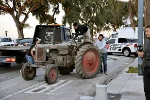 En Costanera Norte, uno de los tractores que participarán de la marcha de mañana