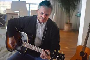Alberto Fernández: la guitarra como un cable a tierra