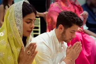 El músico estadounidense y la actriz india se profesaron amor eterno en una ceremonia íntima en Bombay