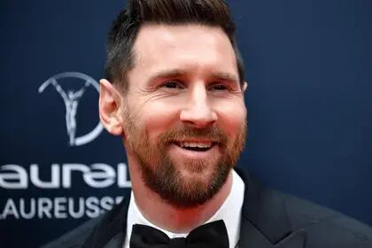 Lionel Messi posa en la alfombra roja antes de la ceremonia de los Laureus World Sports Awards 2023 en París el 8 de mayo de 2023
