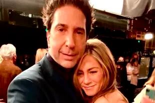 Jennifer Aniston desmiente romance con David Schwimmer