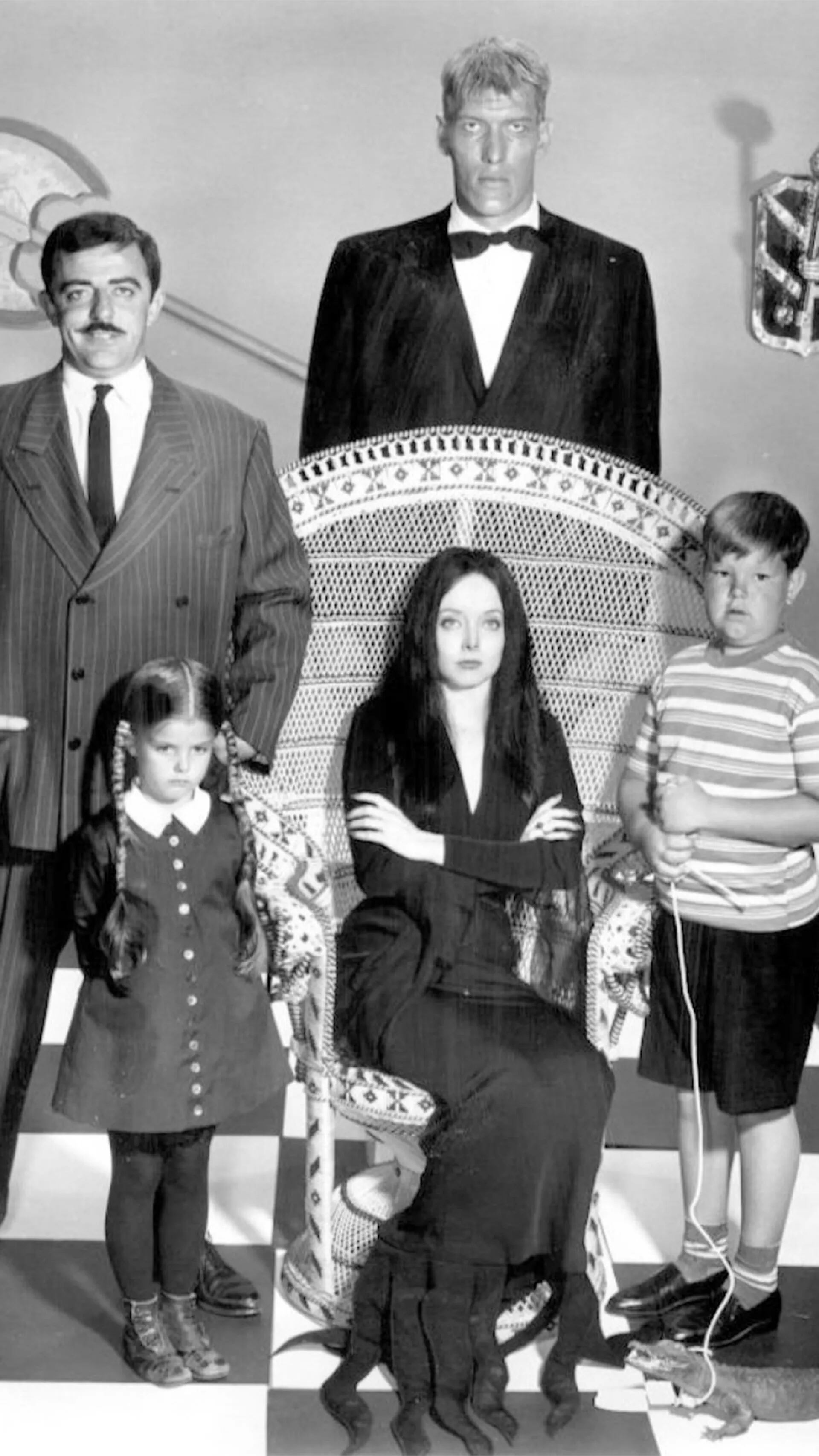 Los locos Addams: la extraña familia que se convirtió en fenómeno cultural  - LA NACION