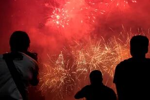 La celebración de fin de año en frente de las Torres Petronas en Kuala Lumpur, Malasia