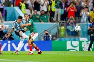 Enzo Fernández ejecutó el remate que se convertirá en el segundo gol de la Argentina frente a México en el Mundial Qatar 2022; el volante modificó el juego de la selección en un partido crucial.