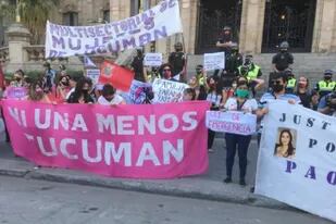 Marcha en Tucumán por el femicidio de la docente salteña Paola Estefanía Tacacho