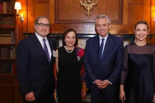 Alberto Fernández junto a Susan Segal, del Consejo de las Américas, Fabiola Yañez y Jorge Argüello, ayer, en Nueva York