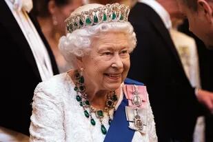 La doble tiene 20 años menos que la reina, pero su misma contextura física, y reemplaza a la monarca en ensayos de ceremonias públicas: conoce de memoria los gestos y los movimientos de Isabel II