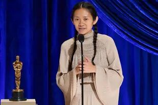 Chloé Zhao es la segunda mujer en la historia de los Oscar a quien se premia por su trabajo como directora