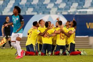 Edwin Cardona festeja su gol durante el partido de Copa América 2021 que Colombia le ganó a Ecuador 1-0