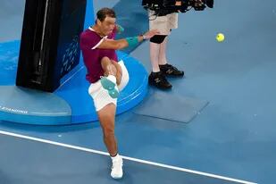 Rafa Nadal luego de vencer a Daniil Medvedev en la final del Australian Open 2022