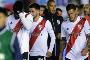 Miguel Borja, Santiago Simón y Bruno Zuculini se van con aparente bronca después del empate de River contra Arsenal