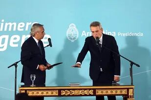 Alberto Fernández le tomó juramento a Agustín Rossi en el Museo del Bicentenario